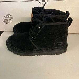 UGG Neumel II chukka boots size 5